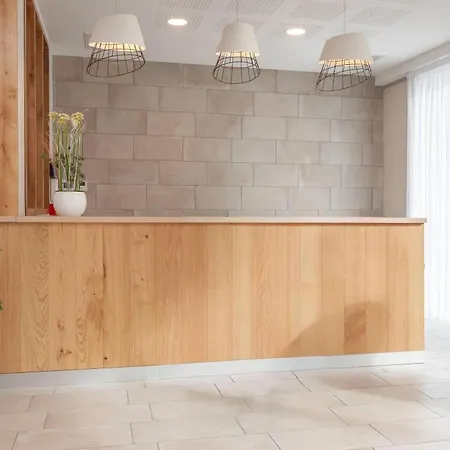 Quality Porte Des Pyrenees Apart Otel Pau